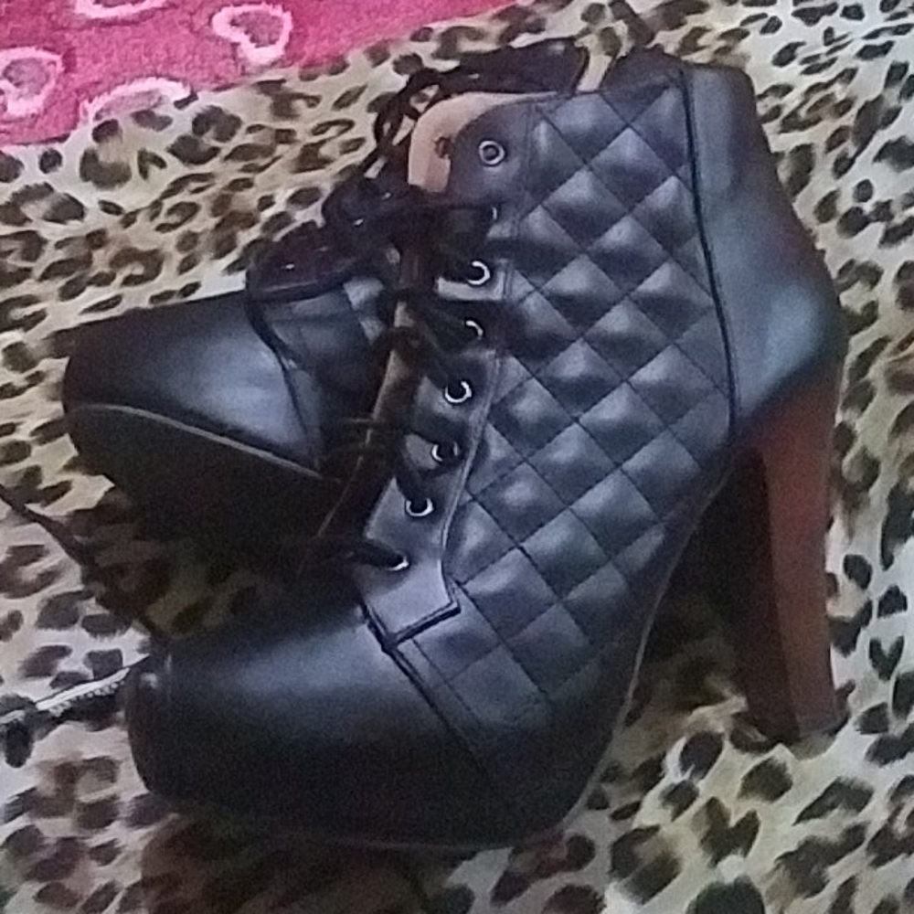 Boots - Picture 3 of 3